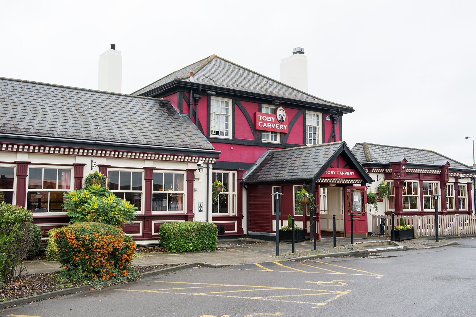 A photo of Toby Carvery Old Windsor exterior 