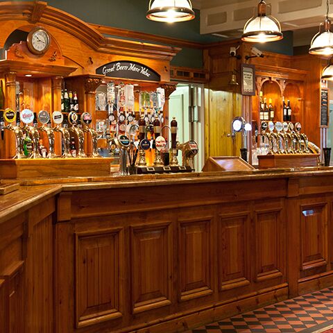 Photograph of interior of Toby Carvery Quinton 