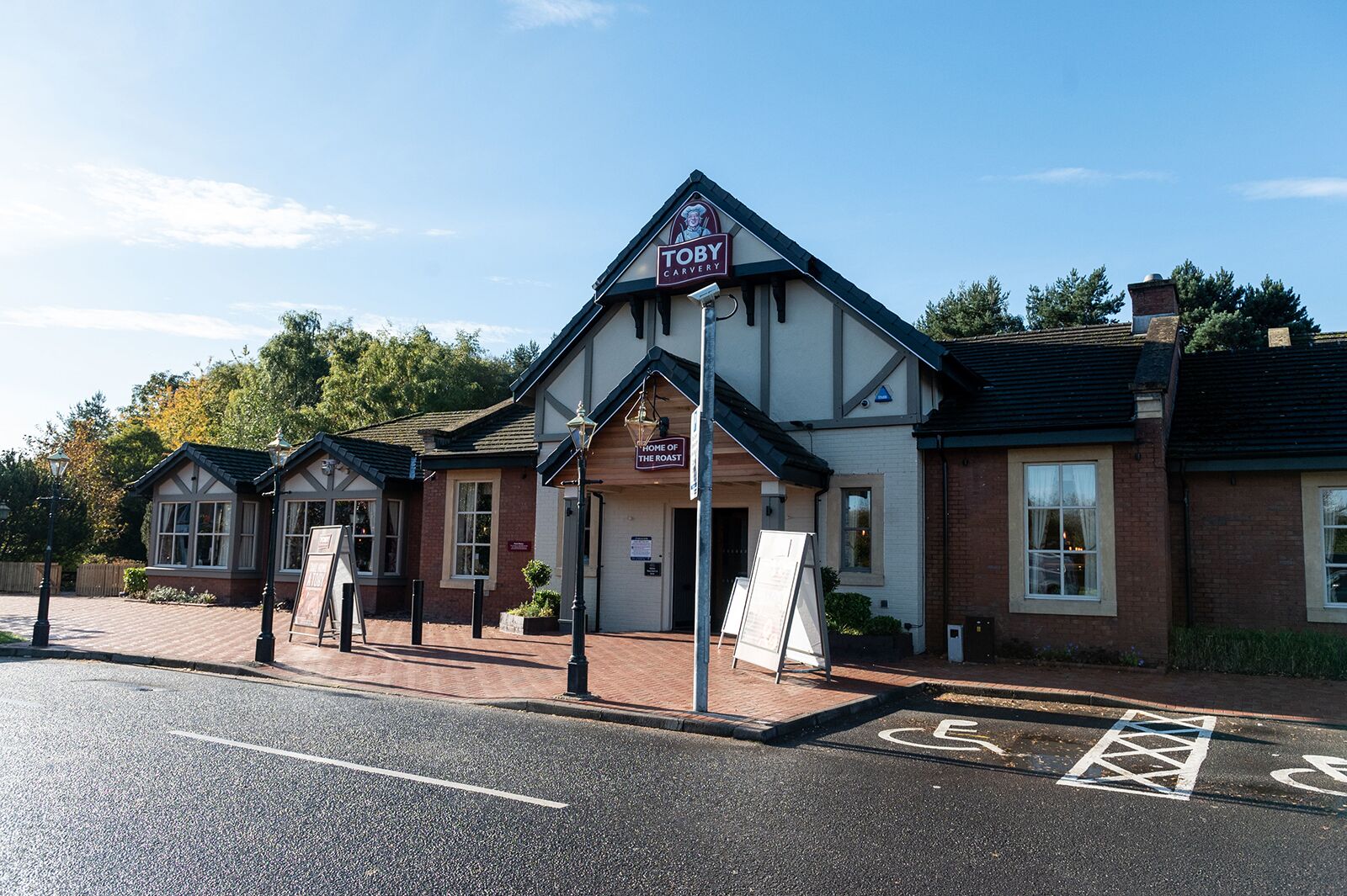 A photo of Toby Carvery Strathclyde Park exterior 